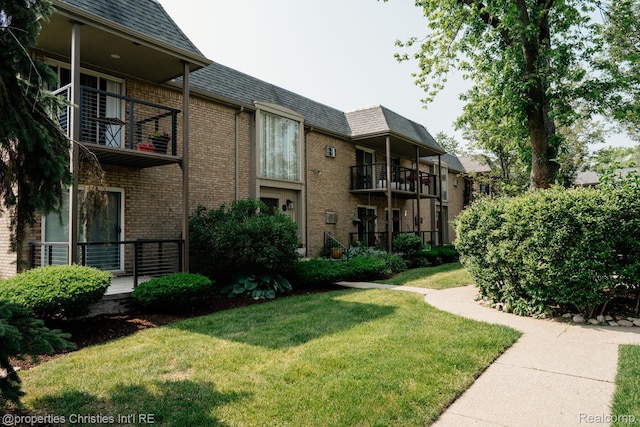 1715 E 14 Mile Rd, Birmingham, MI 48009 - view of community with a lawn
