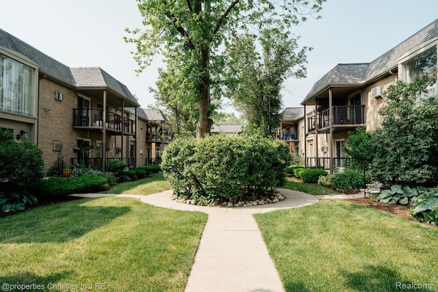 1715 E 14 Mile Rd, Birmingham, MI 48009 - view of community with a yard