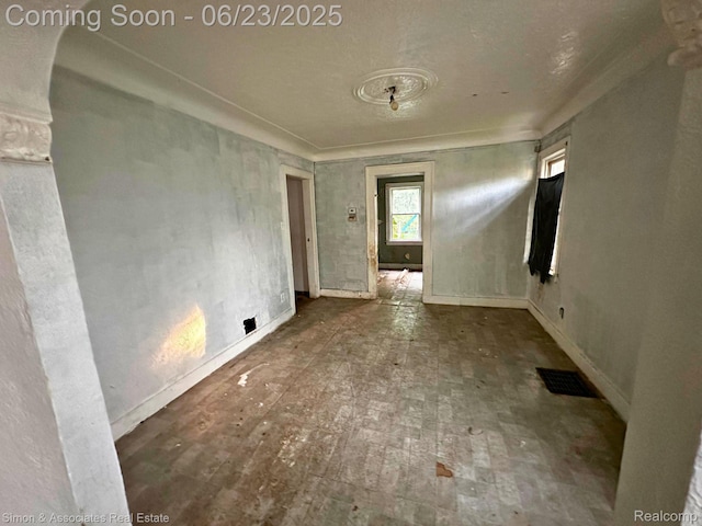 20203 Hull St, Detroit, MI 48203 - empty room featuring baseboards