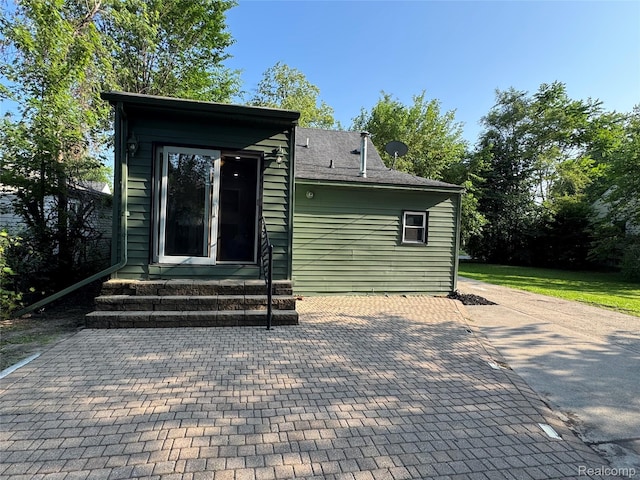 1741 Academy St, Ferndale, MI 48220 - rear view of property with a patio