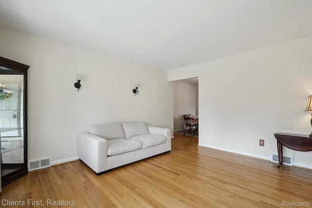 939 Deering St, Garden City, MI 48135 - sitting room featuring light wood-style flooring and baseboards