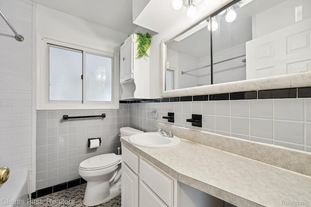 939 Deering St, Garden City, MI 48135 - bathroom with vanity, bathtub / shower combination, and tile walls