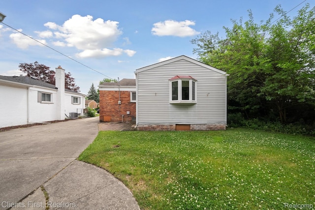 939 Deering St, Garden City, MI 48135 - view of side of property featuring a yard and a central air condition unit