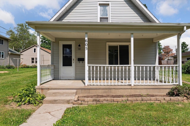 605 Oak St, Hudson, MI 49247 - view of front facade featuring covered porch and a front yard