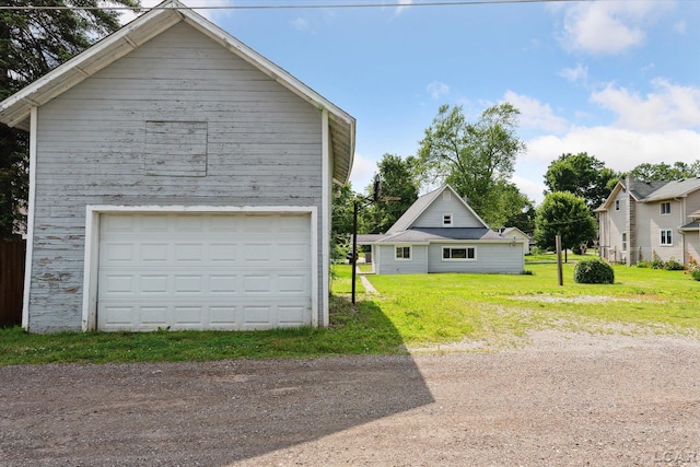 605 Oak St, Hudson, MI 49247 - detached garage with dirt driveway