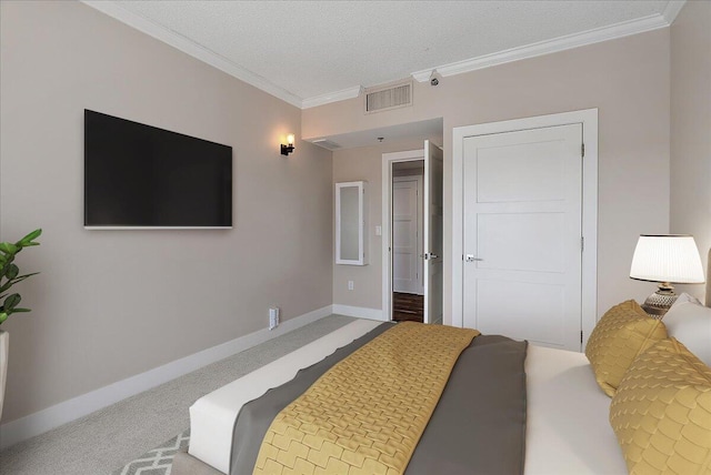 43 Campau Cir NW, Grand Rapids, MI 49503 - carpeted bedroom featuring ornamental molding, a textured ceiling, and a closet