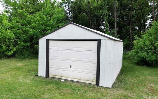 2398 Grange Hall Rd, Fenton, MI 48430