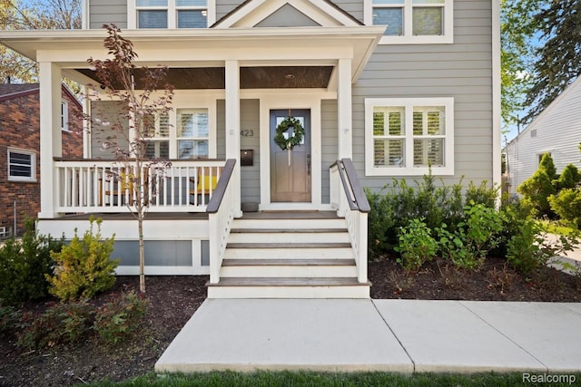 423 N Altadena Ave, Royal Oak, MI 48067 - view of exterior entry featuring covered porch