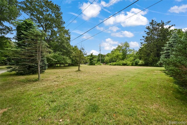 00 W 9 Mile Rd, Southfield, MI 48033