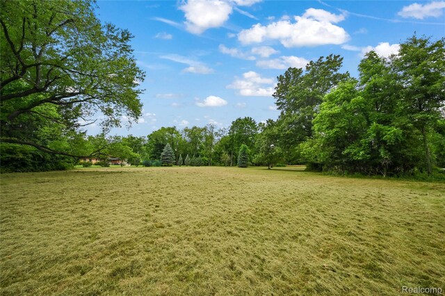 00 W 9 Mile Rd, Southfield, MI 48033