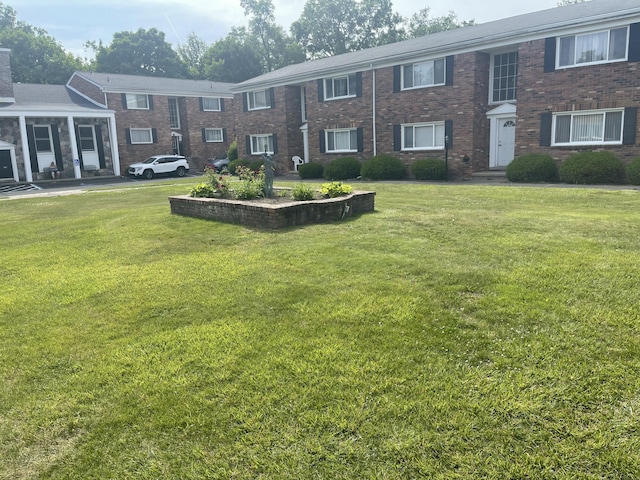 31831 Grand River Ave Unit 96, Farmington, MI 48336 - view of green lawn