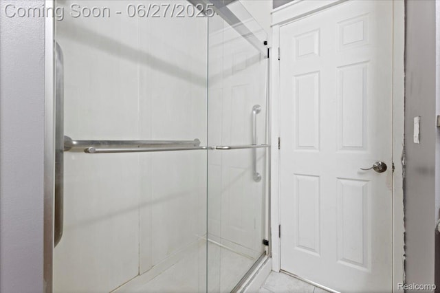 1059 Kenilworth Pl, Clawson, MI 48017 - full bath featuring a stall shower and tile patterned flooring