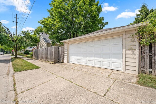 535 S Edison Ave, Royal Oak, MI 48067 - view of detached garage