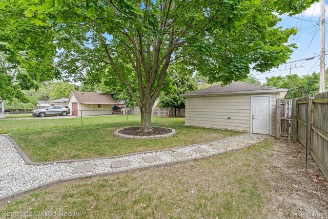 535 S Edison Ave, Royal Oak, MI 48067 - fenced backyard featuring an outbuilding