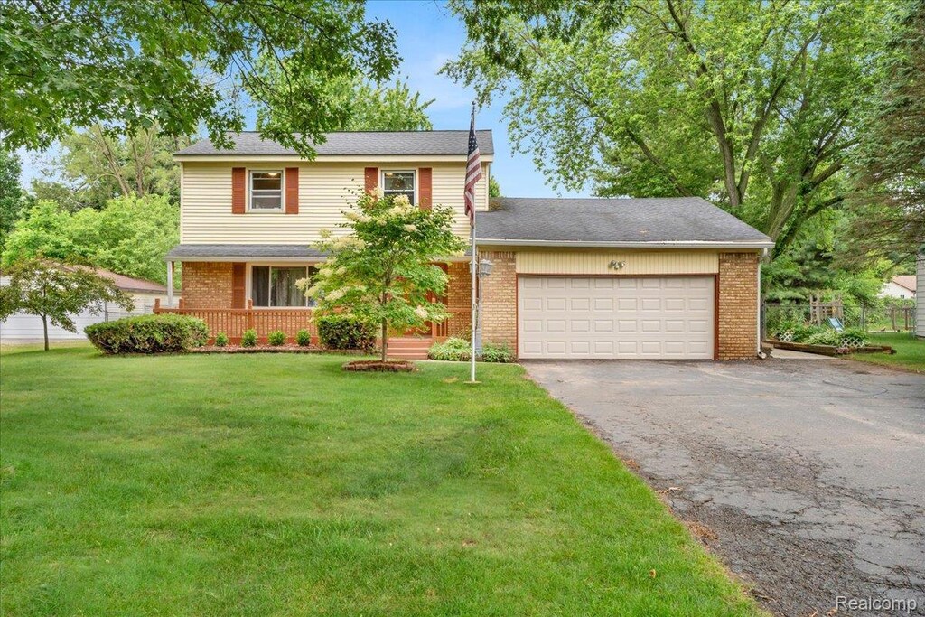 801 Holly Bush Dr, Holly, MI 48442 - photo 1