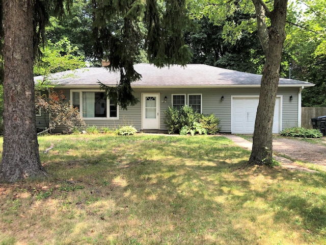 933 Westfall Ave, Kalamazoo, MI 49006 - ranch-style house with an attached garage, driveway, and a front yard