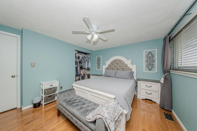 1361 Holmes Rd, Ypsilanti, MI 48198 - bedroom with light wood-style floors, a textured ceiling, ceiling fan, and a closet
