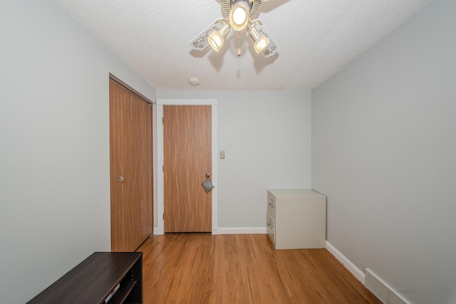 1361 Holmes Rd, Ypsilanti, MI 48198 - unfurnished bedroom with light wood-style flooring, a closet, a ceiling fan, and a textured ceiling