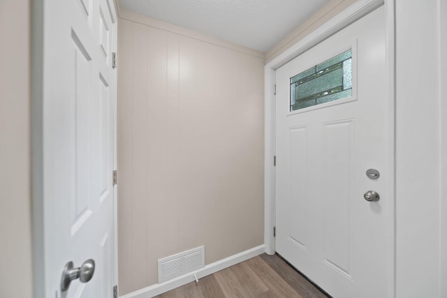 10620 Cady Rd, Jackson, MI 49201 - entryway featuring wood finished floors and baseboards