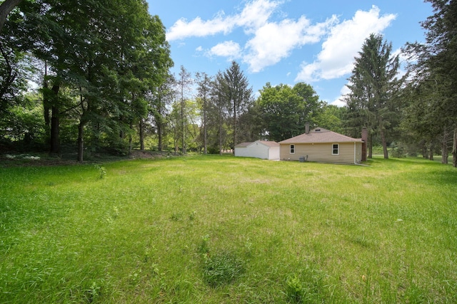 10620 Cady Rd, Jackson, MI 49201 - view of green lawn featuring an outdoor structure