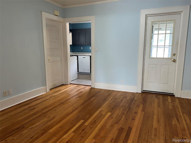 8467 Central St, Center Line, MI 48015 - interior space with ornamental molding and hardwood / wood-style floors