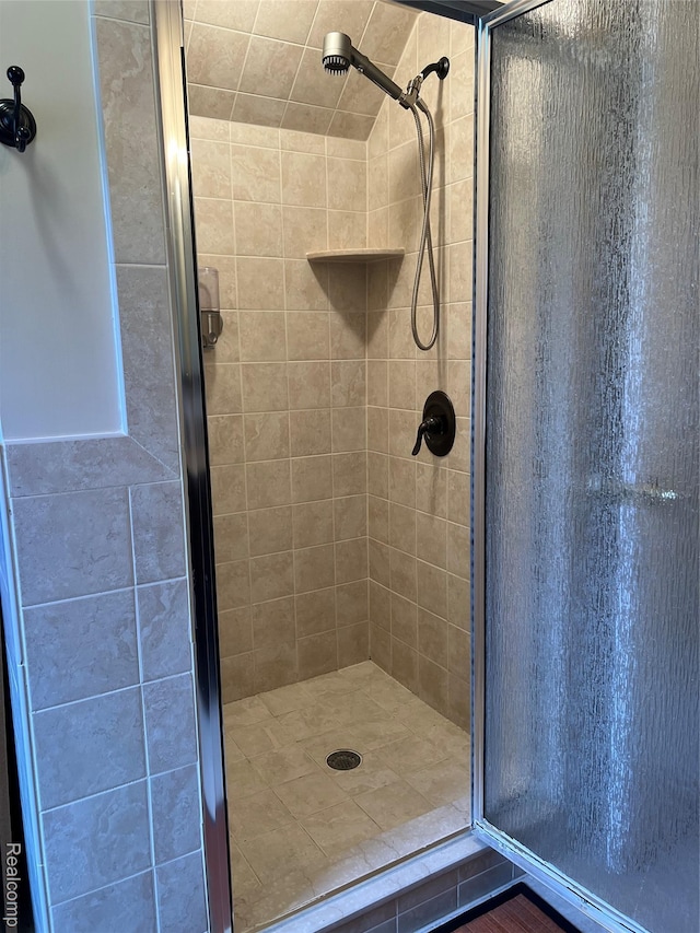 8467 Central St, Center Line, MI 48015 - full bathroom featuring a shower stall