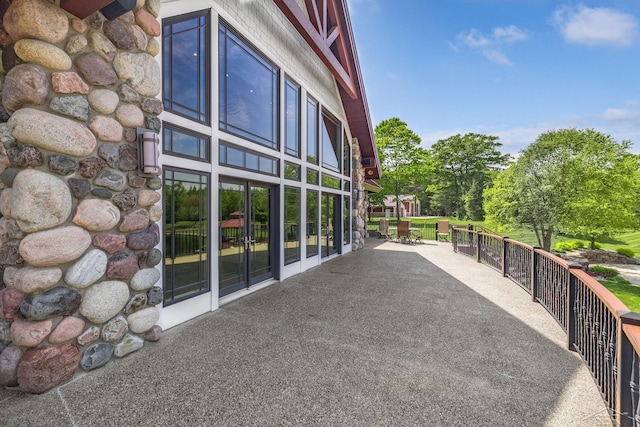 199 E Brooks Rd, Midland, MI 48640 - view of patio / terrace