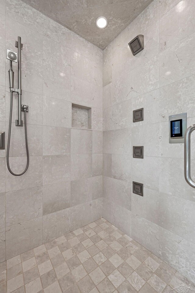 199 E Brooks Rd, Midland, MI 48640 - bathroom with tiled shower