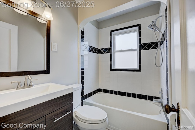 830 W Hazelhurst St, Ferndale, MI 48220 - full bath featuring vanity and tub / shower combination
