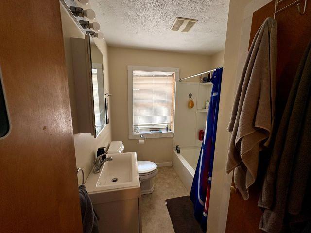 180 S Benzie Blvd, Beulah, MI 49617