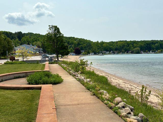 180 S Benzie Blvd, Beulah, MI 49617