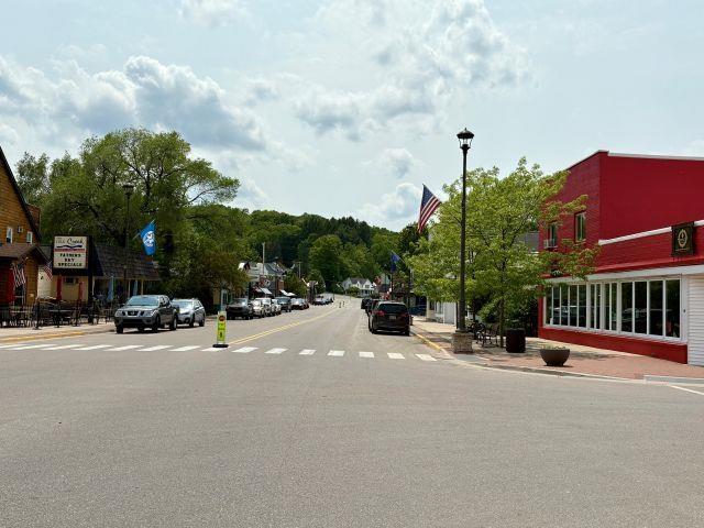 180 S Benzie Blvd, Beulah, MI 49617