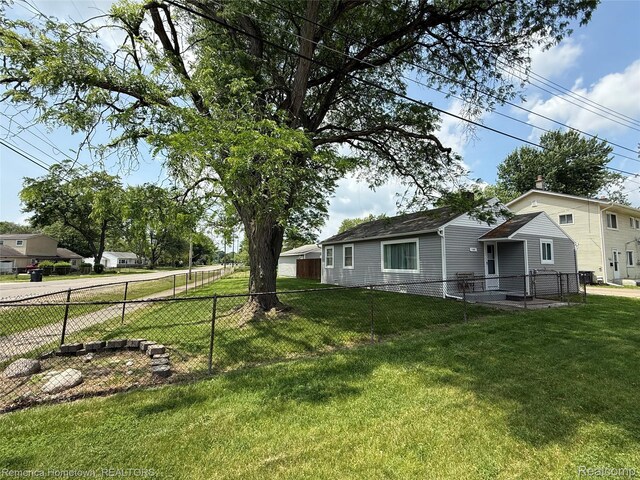 31805 Tuscola Ct, Westland, MI 48186 - view of yard