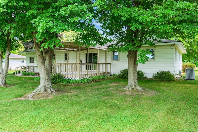 18169 6th Avenue Rd, Three Rivers, MI 49093 - view of front facade featuring a front lawn and a deck