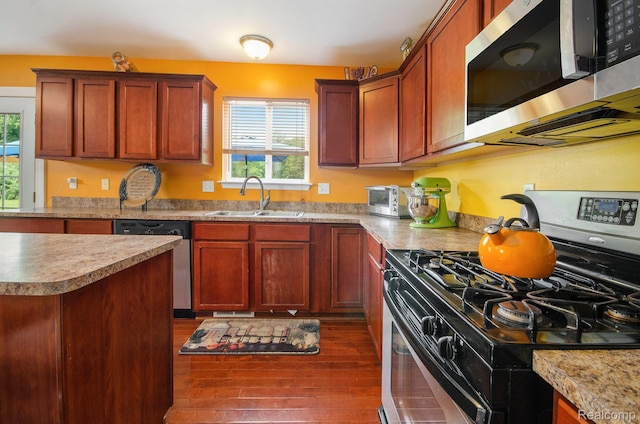 15740 Aspen Dr, Romulus, MI 48174 - kitchen featuring appliances with stainless steel finishes, dark wood finished floors, and light countertops