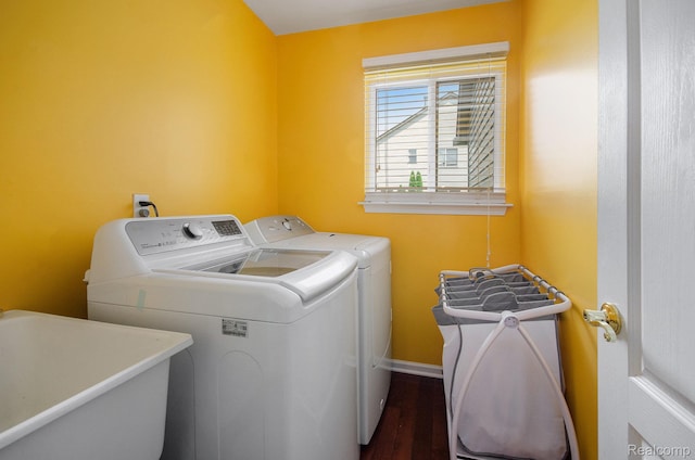 15740 Aspen Dr, Romulus, MI 48174 - laundry area featuring washer and dryer and dark wood finished floors