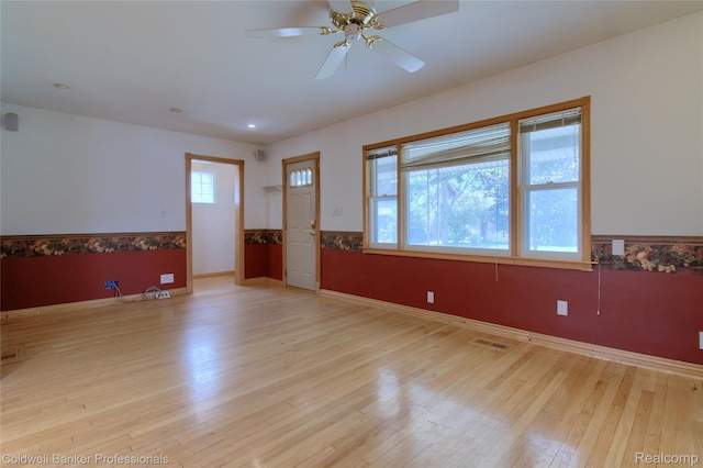 21732 Tenny St, Dearborn, MI 48124 - unfurnished room with light wood-style floors and a ceiling fan