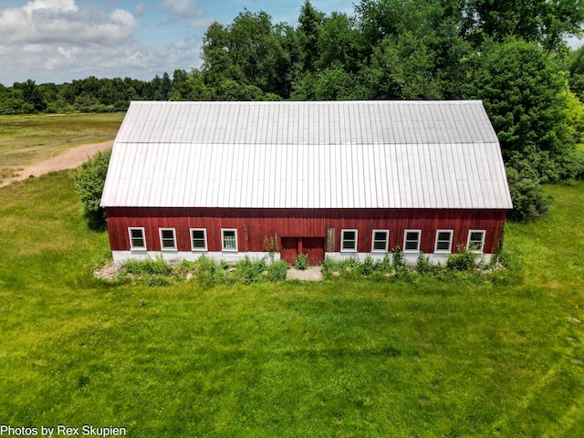 3193 W 112th St, Grant, MI 49327 - view of side of home featuring an outdoor structure, a barn, a lawn, and a metal roof