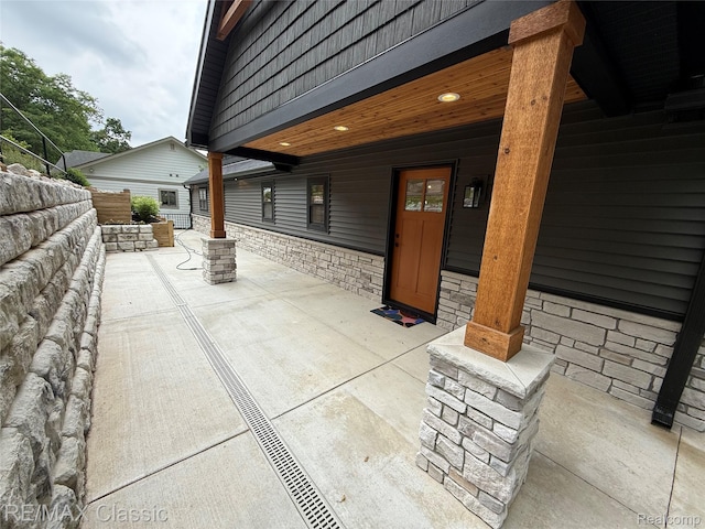 1420 Pettibone Lake Rd, Highland, MI 48356 - view of porch