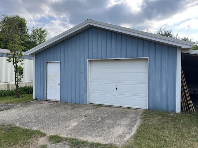 6121 N Pine Ave, White Cloud, MI 49349 - detached garage with driveway