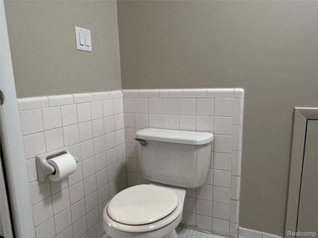 3901 Fort St Unit 202, Riverview, MI 48183 - bathroom with tile walls and a wainscoted wall