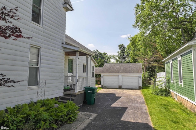 320 E Main St, Flushing, MI 48433 - view of yard featuring an outdoor structure and a garage
