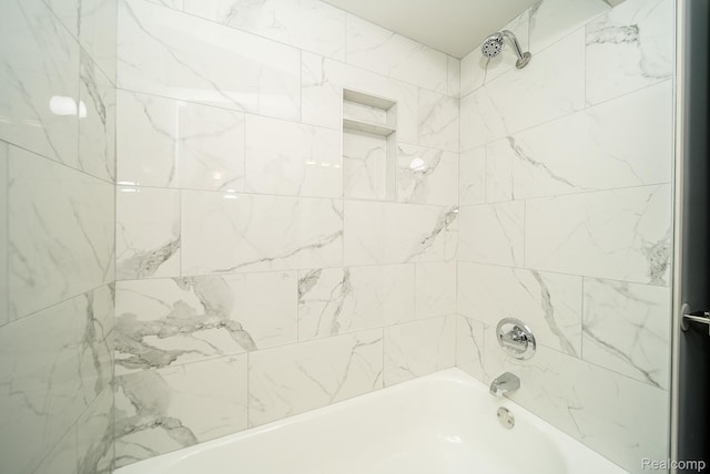 1922 N Wilson Ave, Royal Oak, MI 48073 - full bath featuring shower / bathtub combination