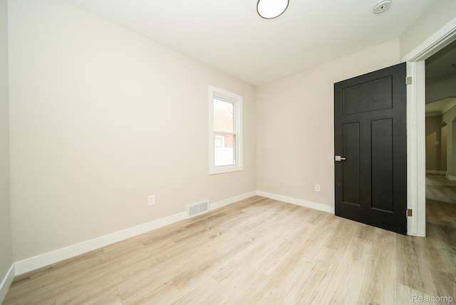 1922 N Wilson Ave, Royal Oak, MI 48073 - empty room featuring light wood-style flooring