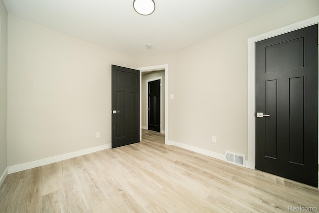 1922 N Wilson Ave, Royal Oak, MI 48073 - unfurnished room featuring light wood-style flooring and a smoke detector