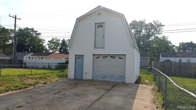 5157 Niagara St, Wayne, MI 48184 - garage featuring driveway and a garage