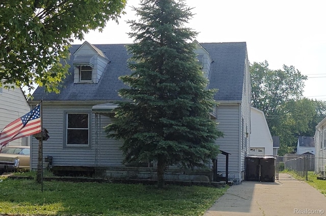5157 Niagara St, Wayne, MI 48184 - view of front of property with a gate