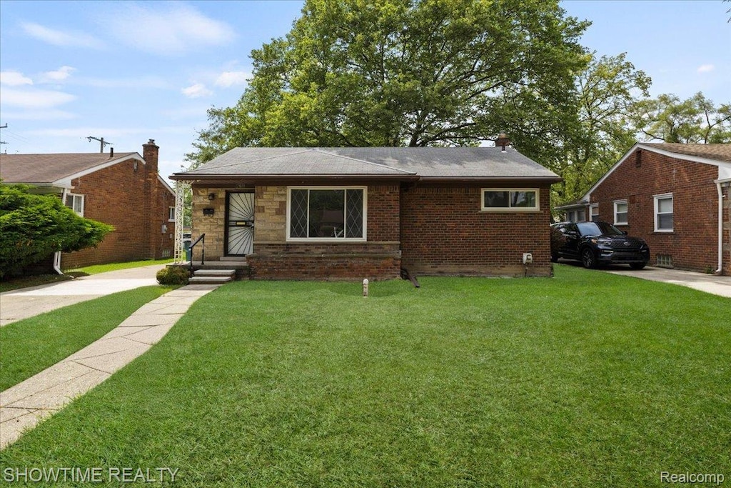 24611 Kenosha St, Oak Park, MI 48237 - photo 1