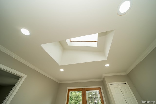 3911 Thomas Ave, Berkley, MI 48072 - detailed view of a skylight, recessed lighting, and ornamental molding