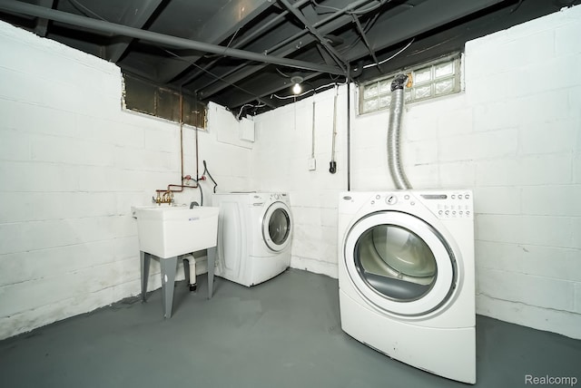 3911 Thomas Ave, Berkley, MI 48072 - laundry area with washer and dryer and concrete block wall